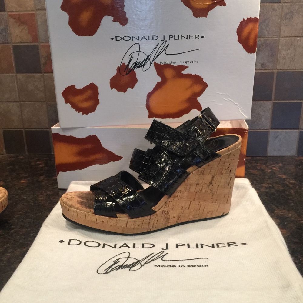 Donald J Pliner Gretel-Black Patent Croc Print- 7M